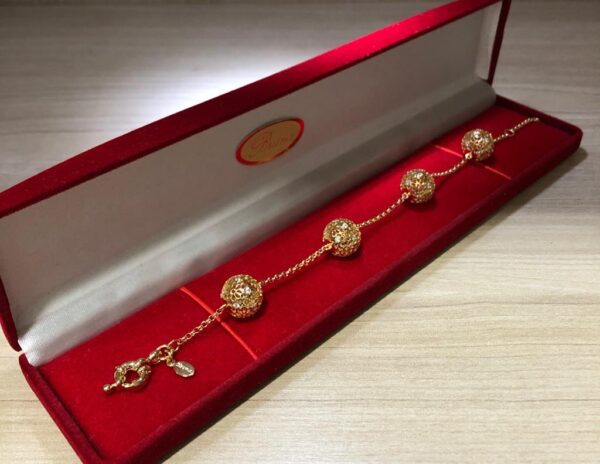 PULSEIRA BOLAS VAZADAS
